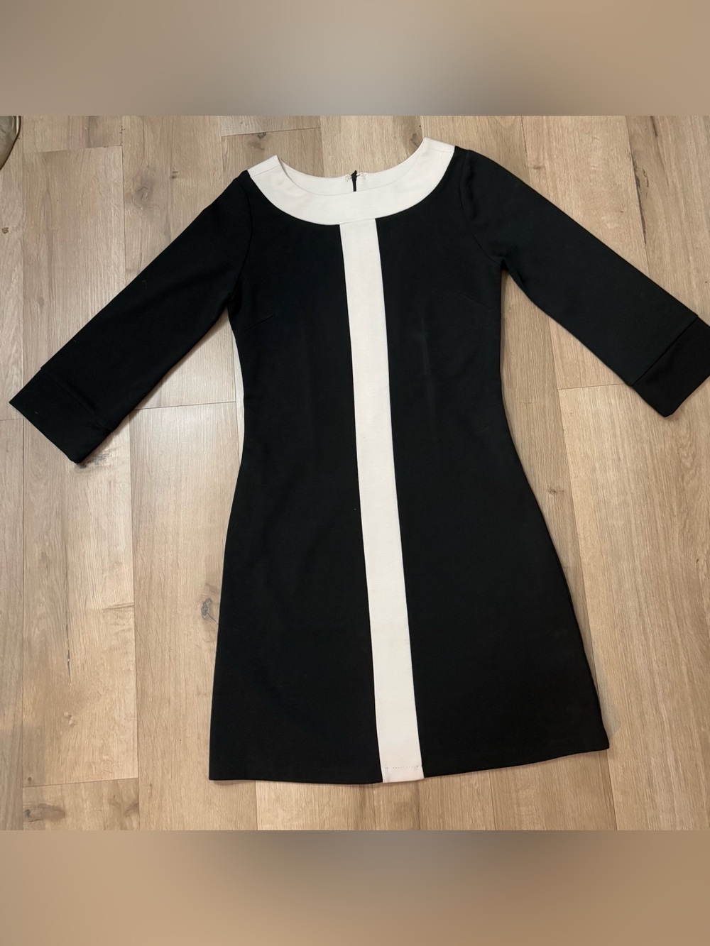 Women’s BCBGMAXAZRIA Black and White Colorblock Shift Dress - Size M
